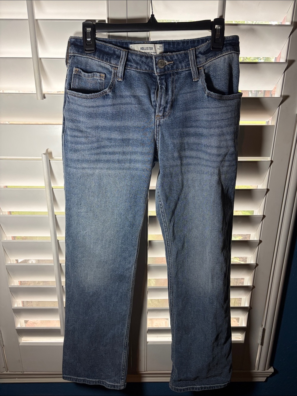 Hollister women’s Blue Straight-Leg Jeans
